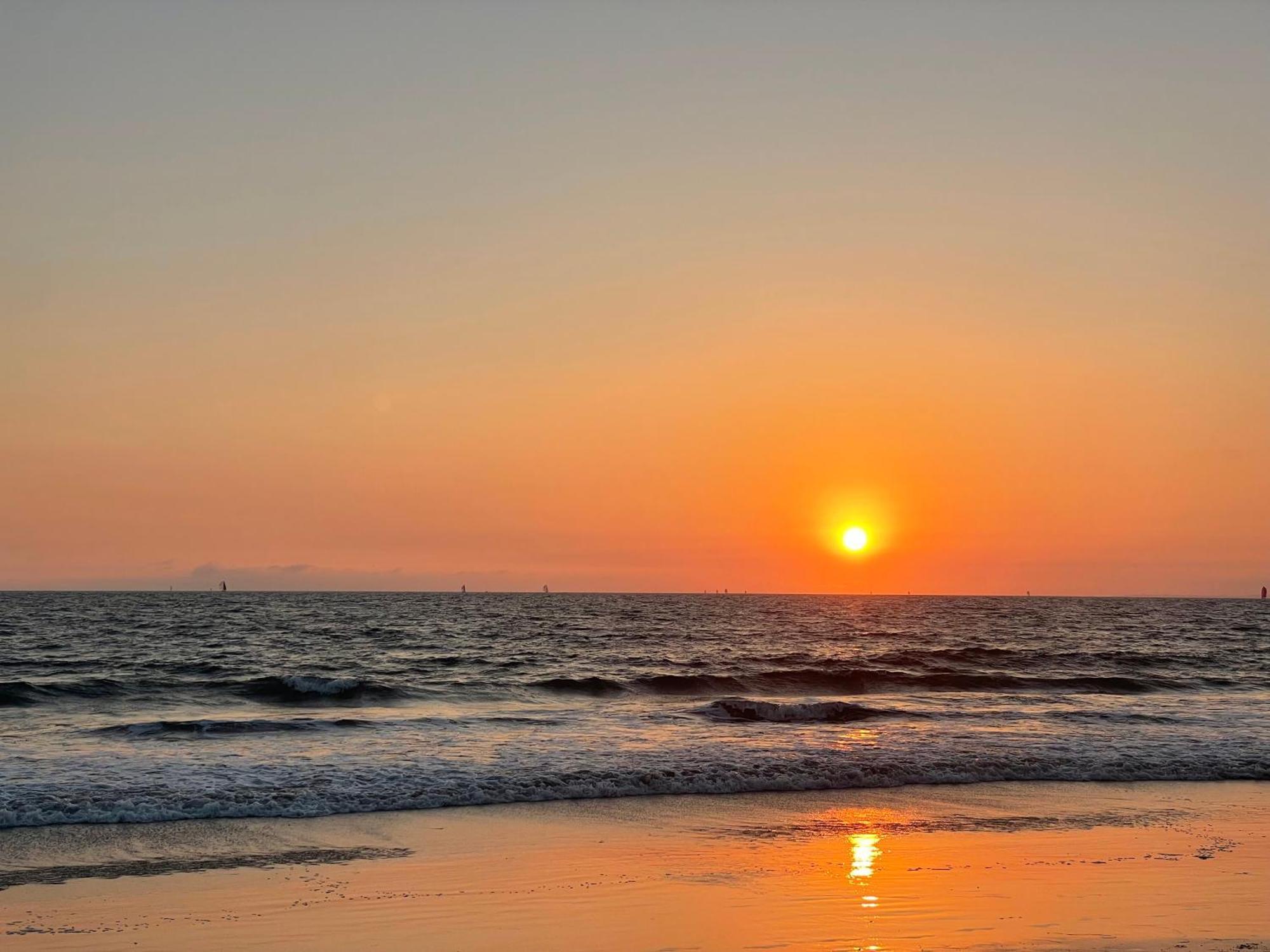 Venice Beach Studio With Large Private Patio Steps To The Beach Лос-Анджелес Экстерьер фото