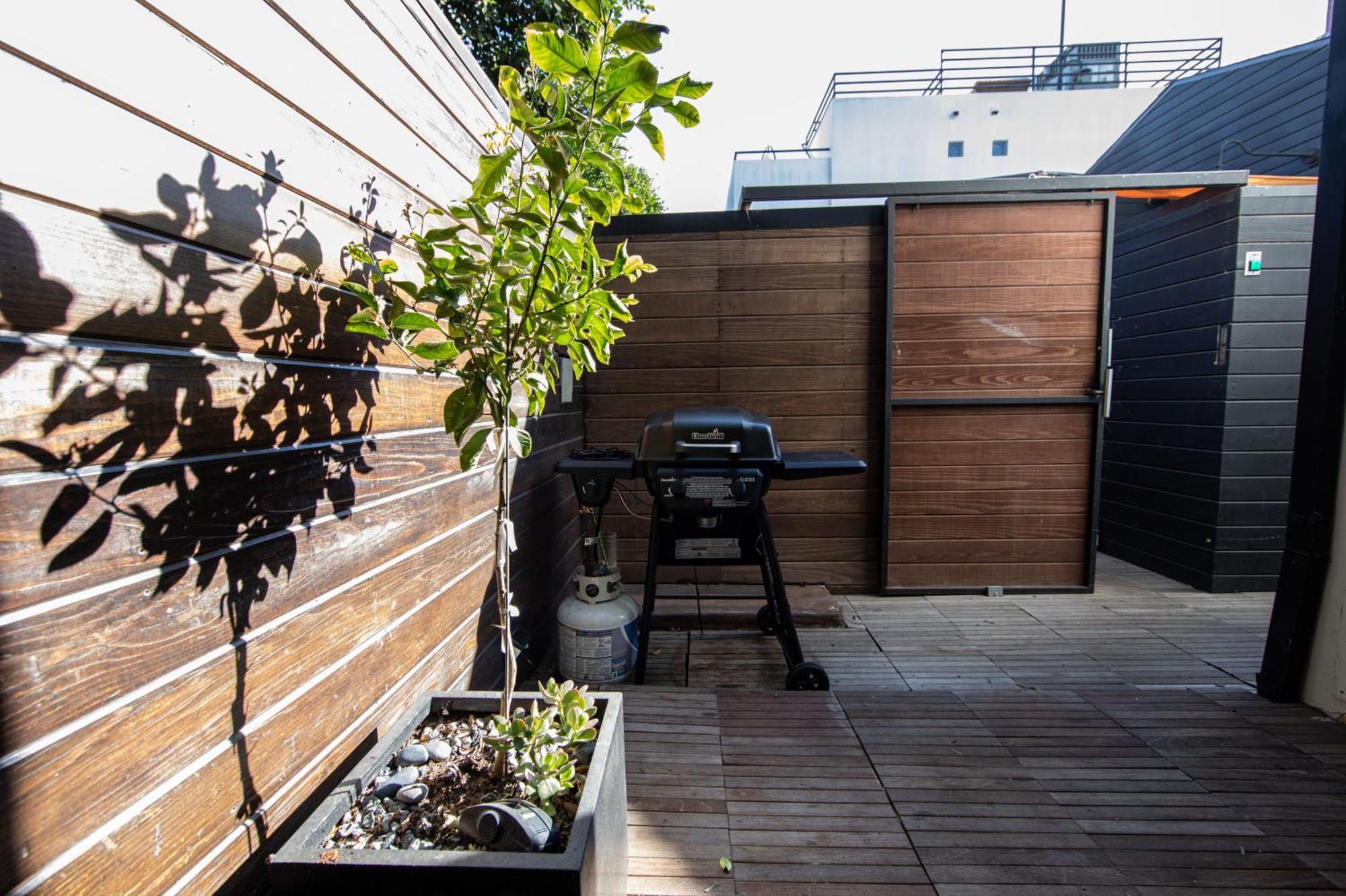 Venice Beach Studio With Large Private Patio Steps To The Beach Лос-Анджелес Экстерьер фото
