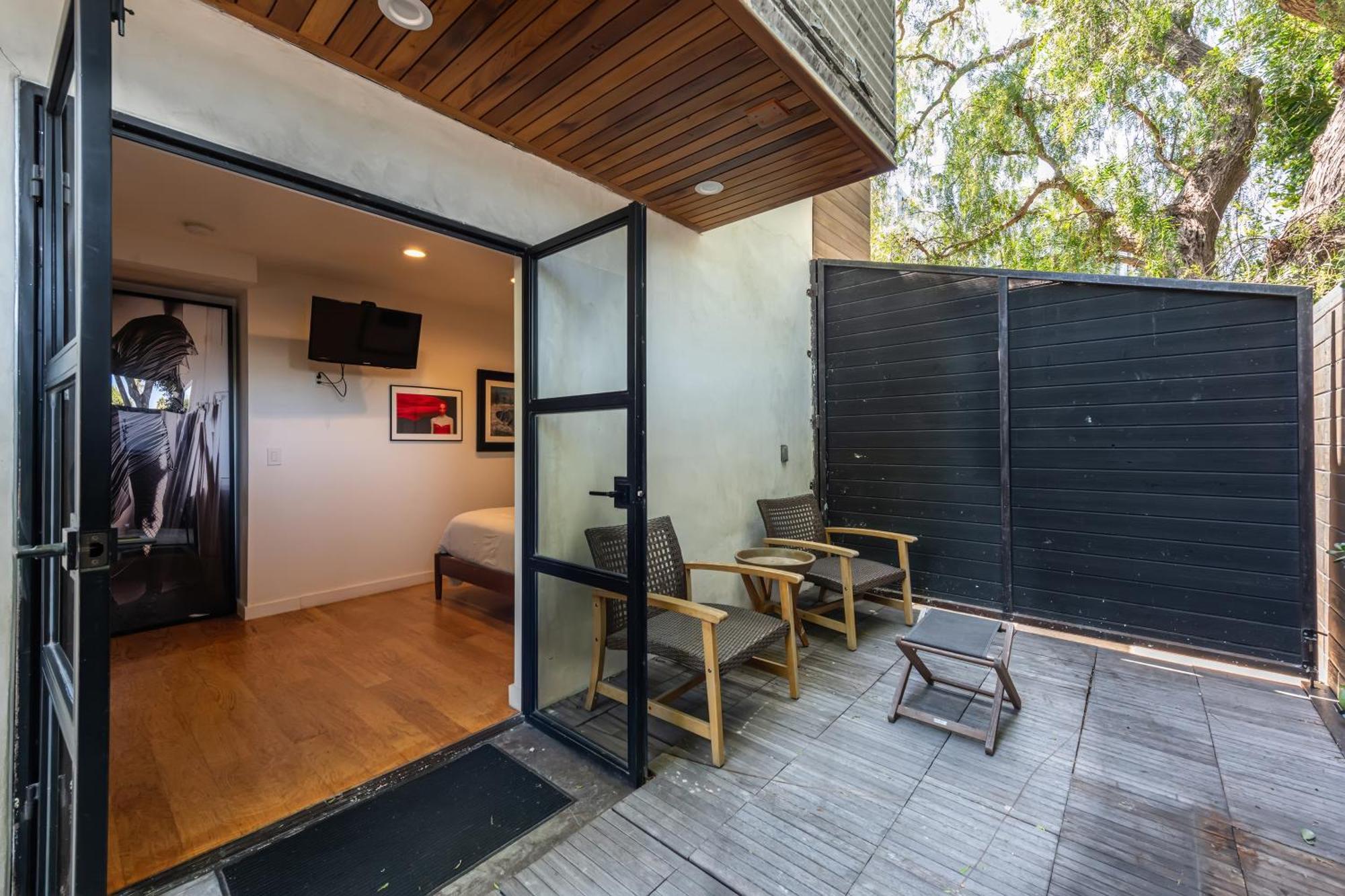 Venice Beach Studio With Large Private Patio Steps To The Beach Лос-Анджелес Экстерьер фото