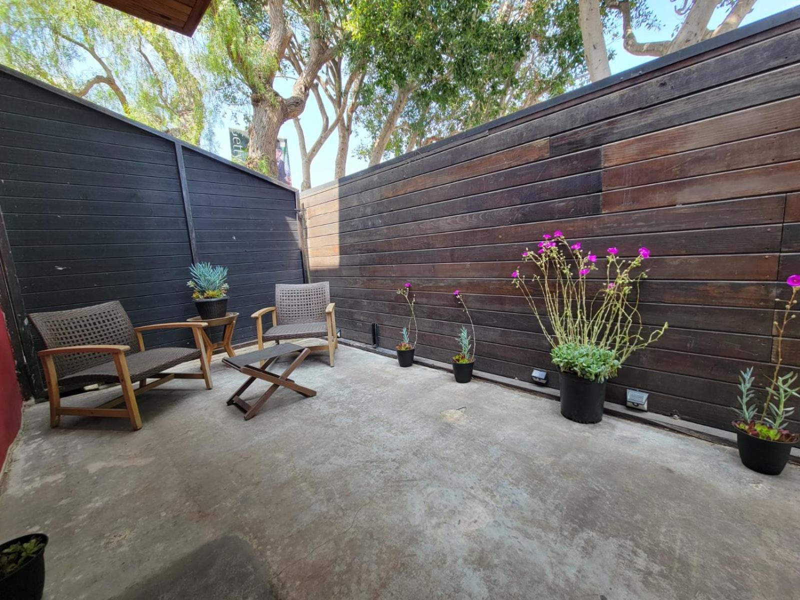 Venice Beach Studio With Large Private Patio Steps To The Beach Лос-Анджелес Экстерьер фото