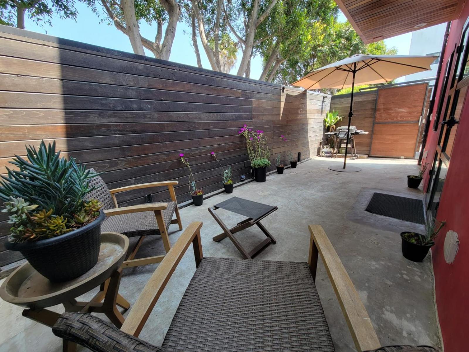 Venice Beach Studio With Large Private Patio Steps To The Beach Лос-Анджелес Экстерьер фото