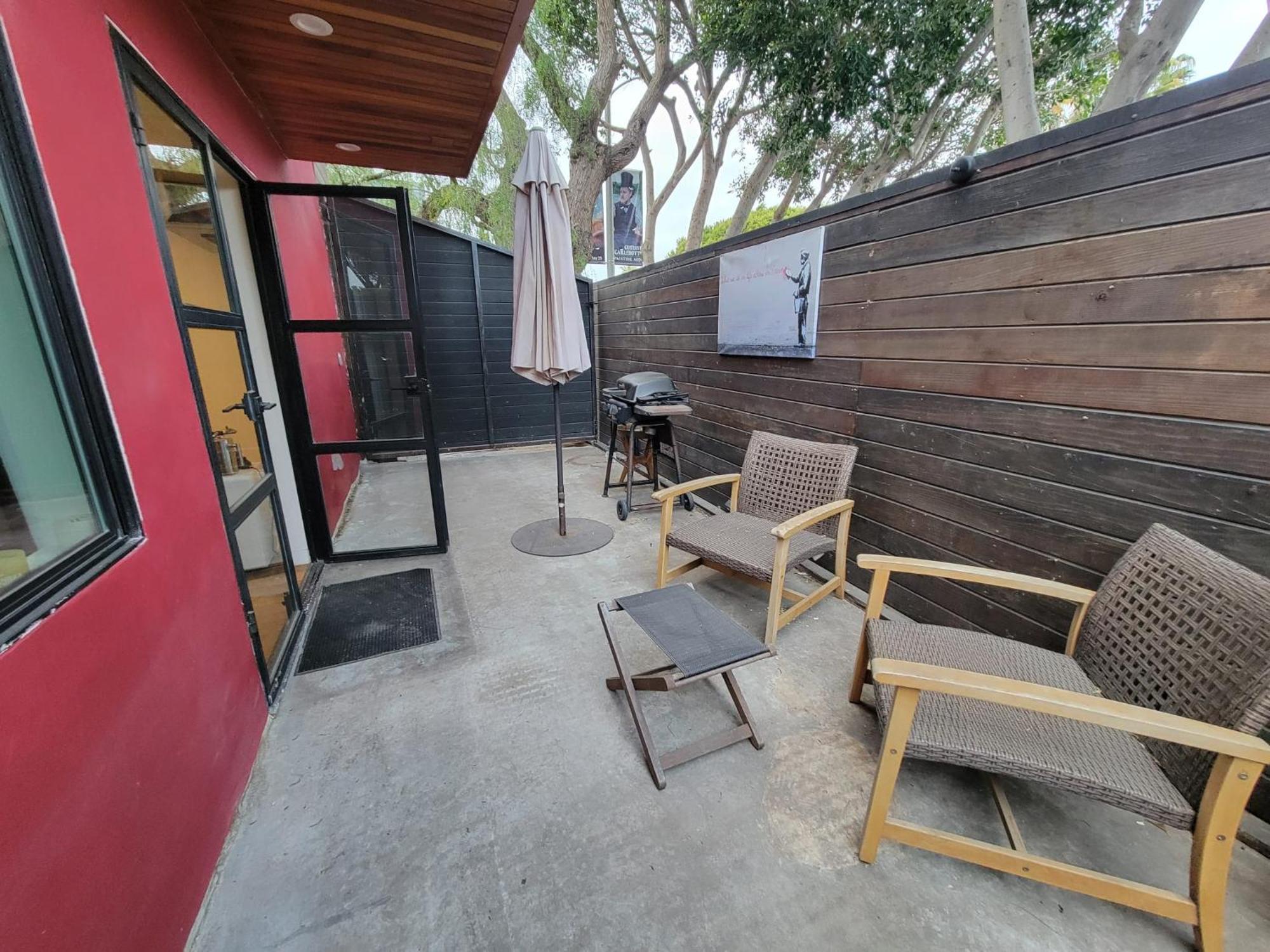 Venice Beach Studio With Large Private Patio Steps To The Beach Лос-Анджелес Экстерьер фото