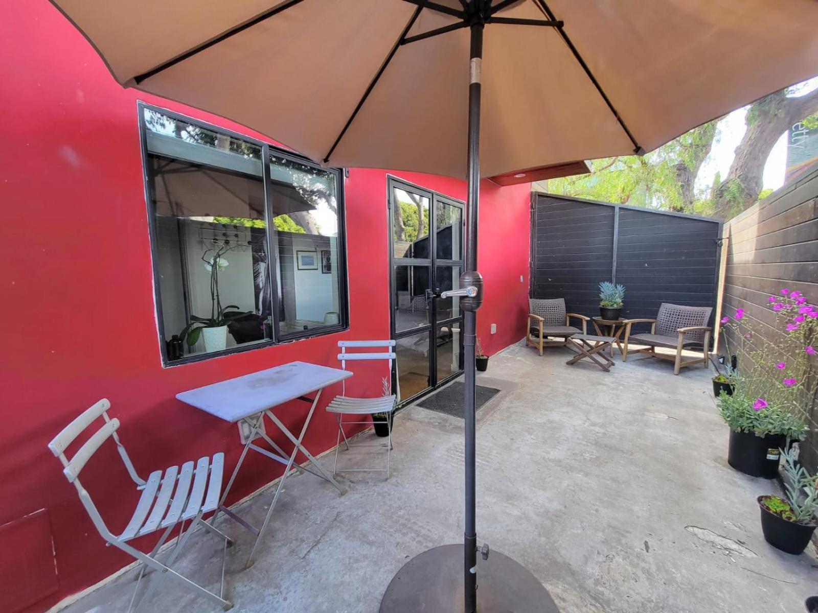 Venice Beach Studio With Large Private Patio Steps To The Beach Лос-Анджелес Экстерьер фото