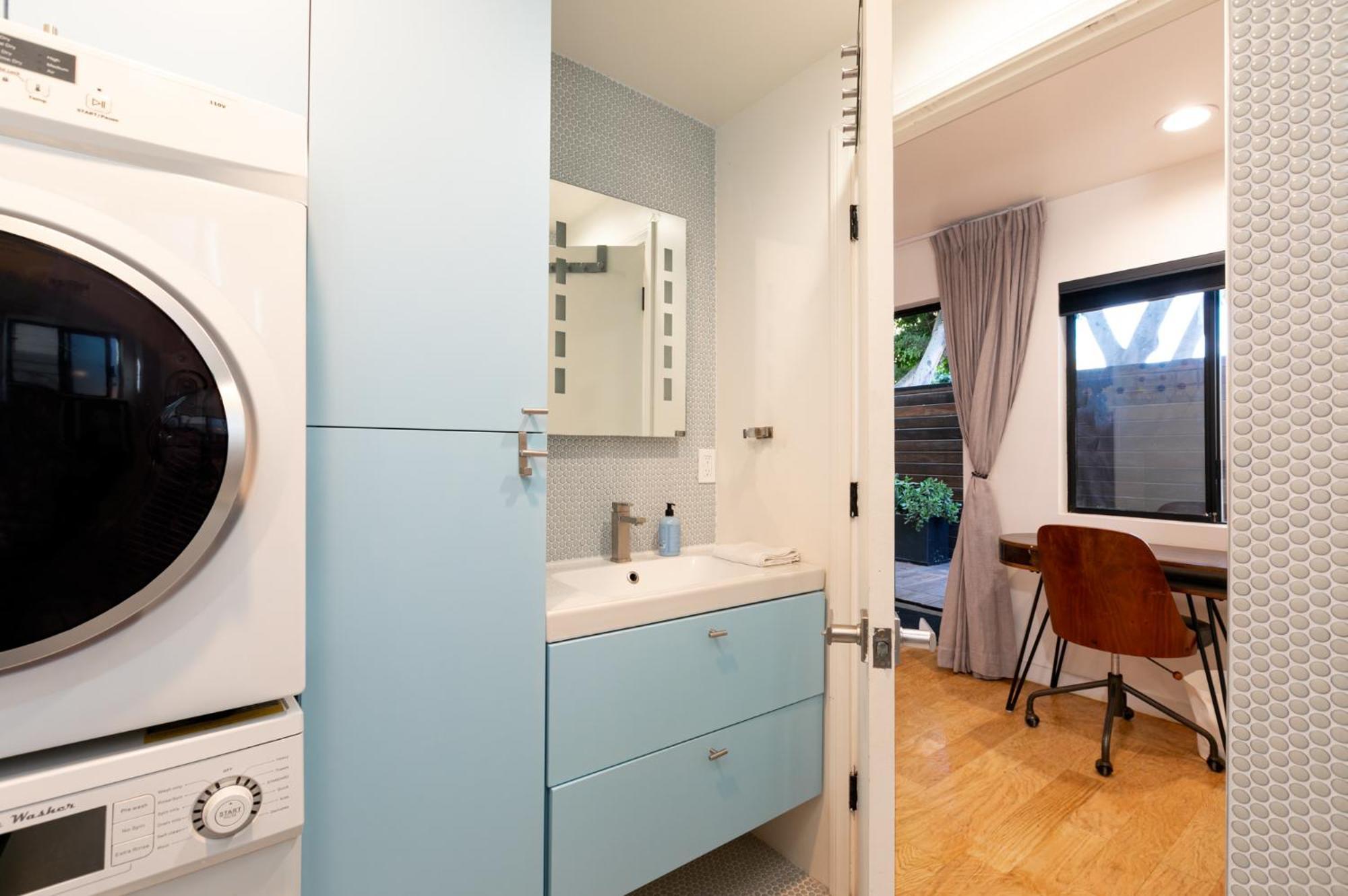 Venice Beach Studio With Large Private Patio Steps To The Beach Лос-Анджелес Экстерьер фото