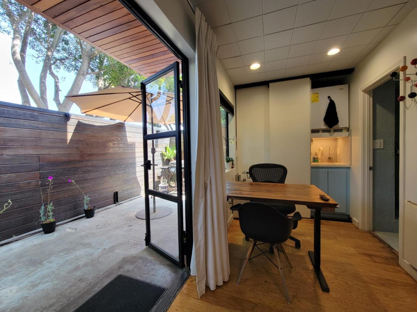 Venice Beach Studio With Large Private Patio Steps To The Beach Лос-Анджелес Экстерьер фото