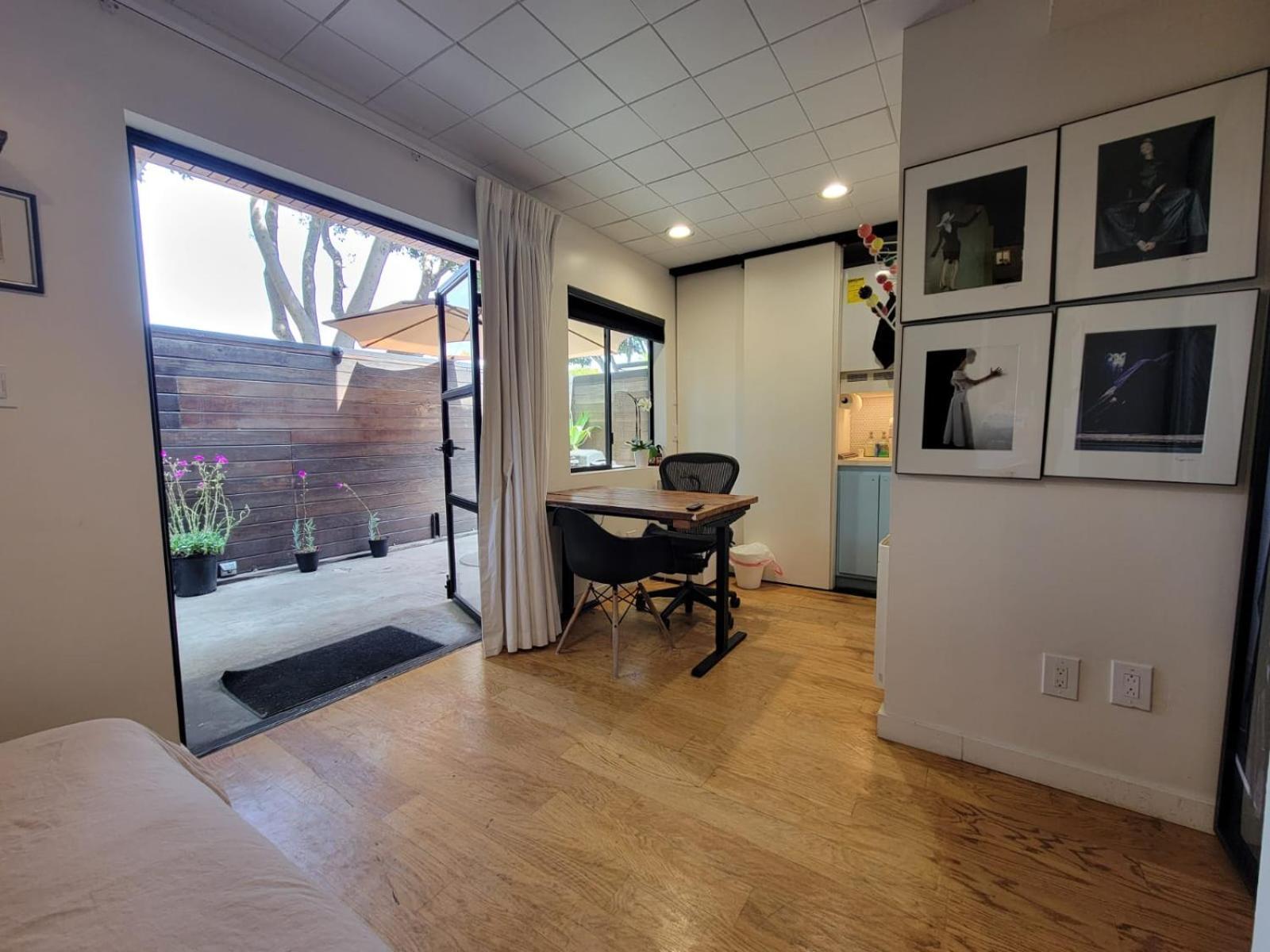 Venice Beach Studio With Large Private Patio Steps To The Beach Лос-Анджелес Экстерьер фото