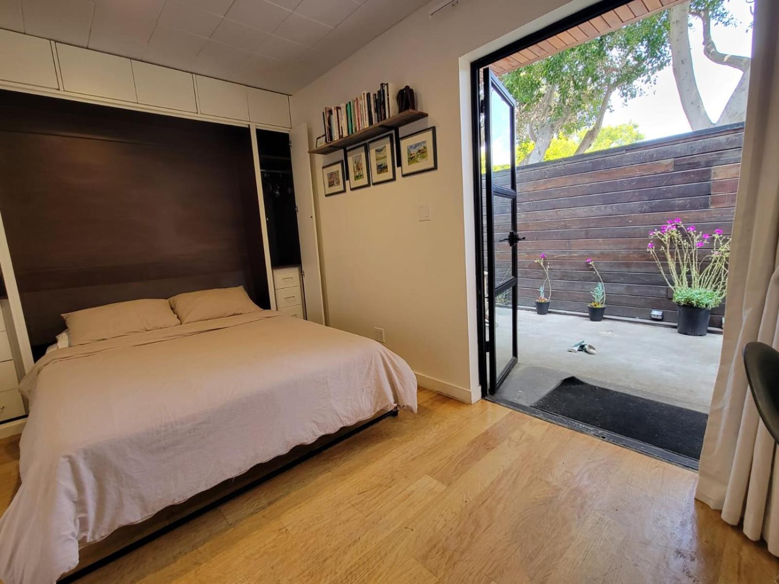 Venice Beach Studio With Large Private Patio Steps To The Beach Лос-Анджелес Экстерьер фото