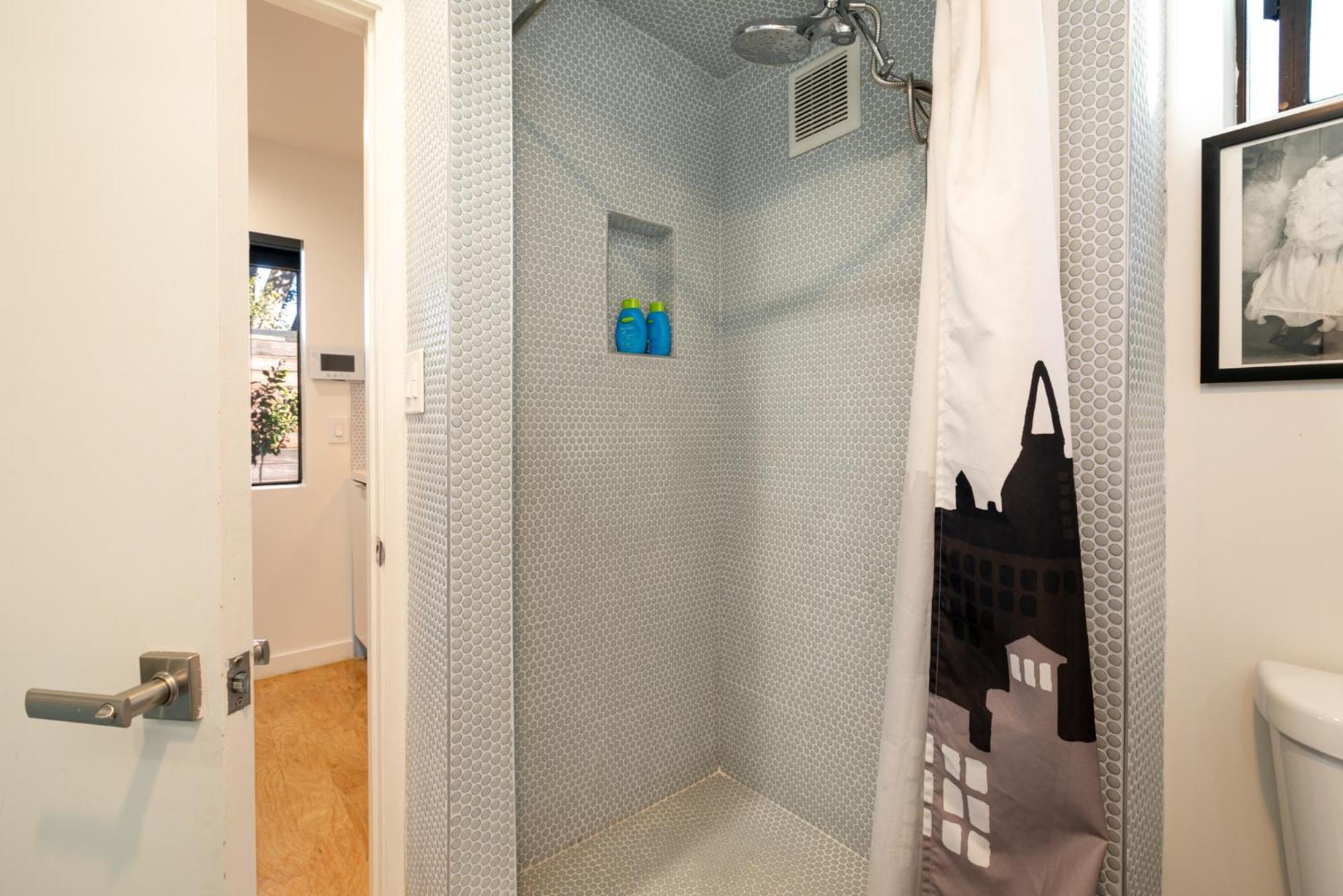 Venice Beach Studio With Large Private Patio Steps To The Beach Лос-Анджелес Экстерьер фото