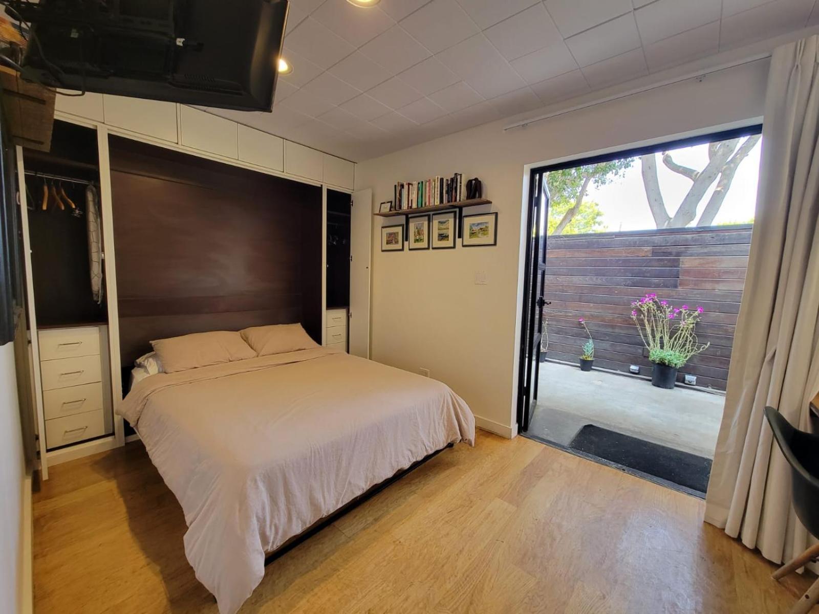 Venice Beach Studio With Large Private Patio Steps To The Beach Лос-Анджелес Экстерьер фото