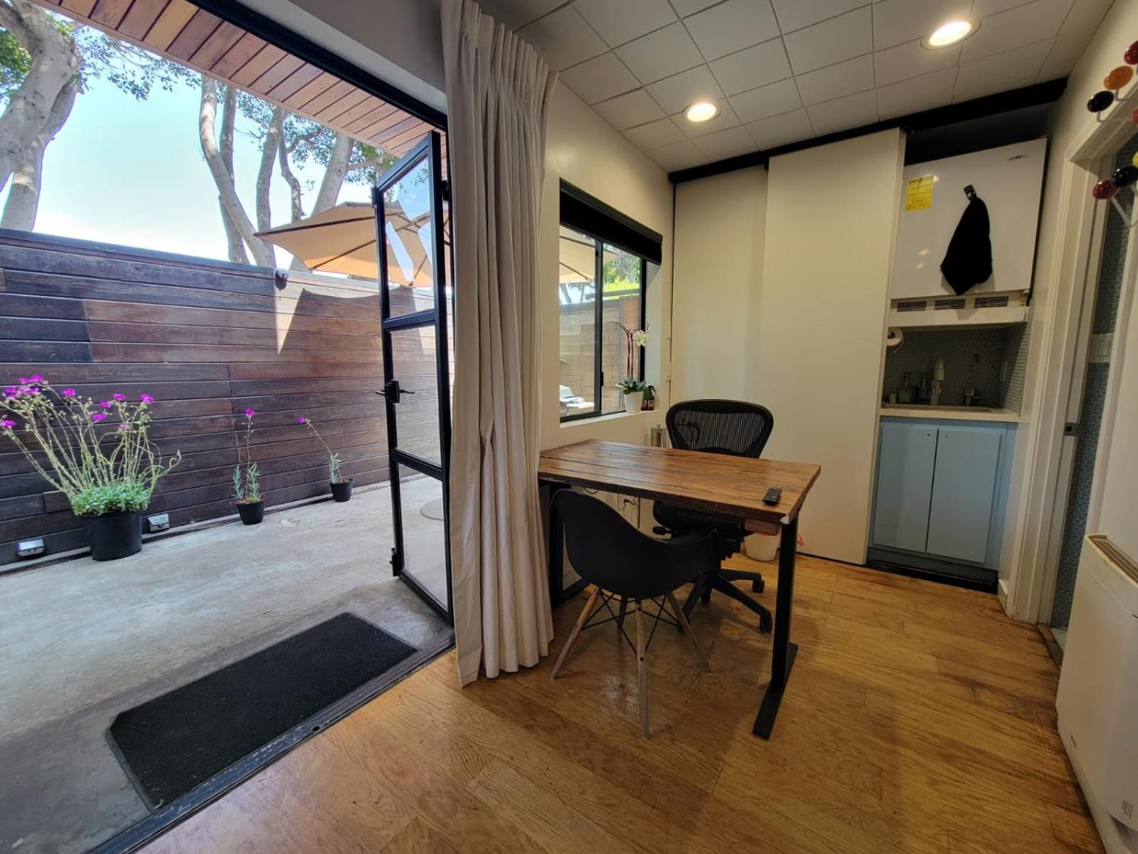Venice Beach Studio With Large Private Patio Steps To The Beach Лос-Анджелес Экстерьер фото